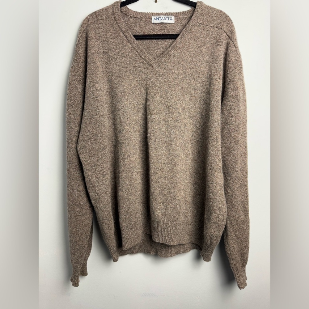 Vintage Antartex V Neck Men’s lambswool Sweater size XL